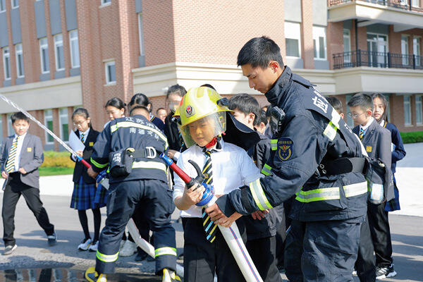 “消防安全”主题集会,南通惠立学校